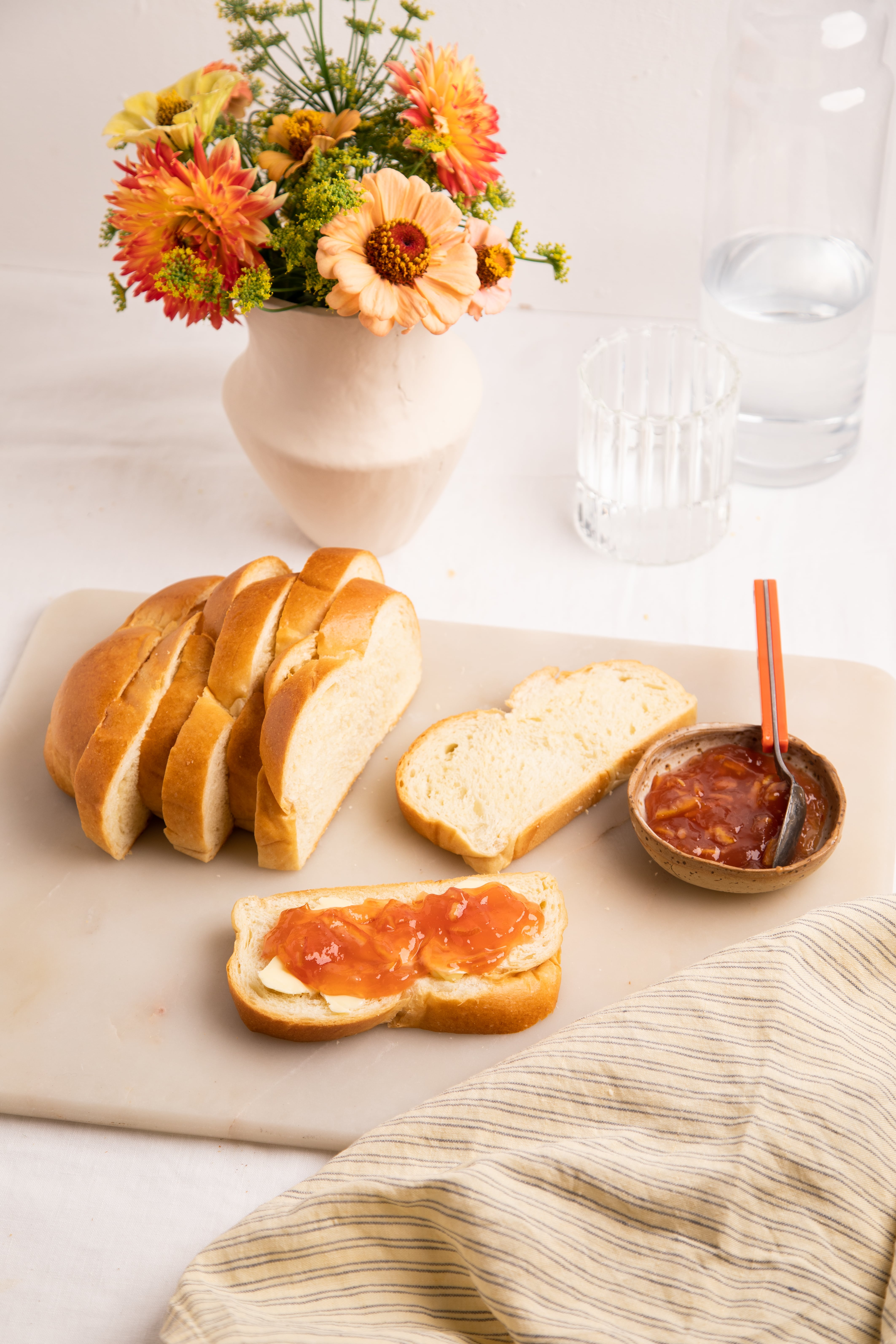 Ölz Butter Zopf halbiert & geschnitten