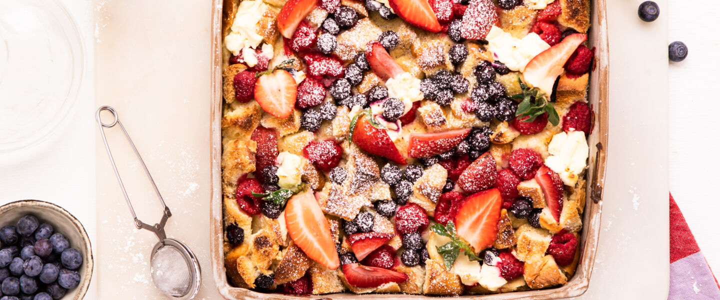 Beeren Auflauf mit Ölz Butter Zopf