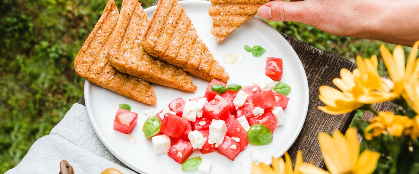 Ölz Vollkorn Toast mit Wassermelonen Feta Salat