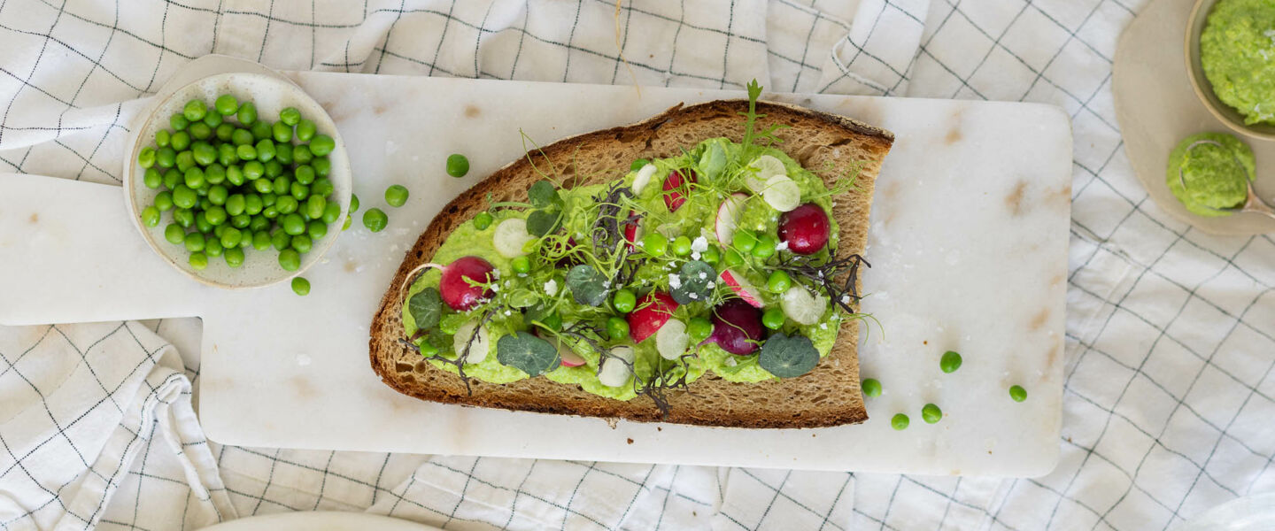 Ölz Dinkel Brot mit Erbsensmash