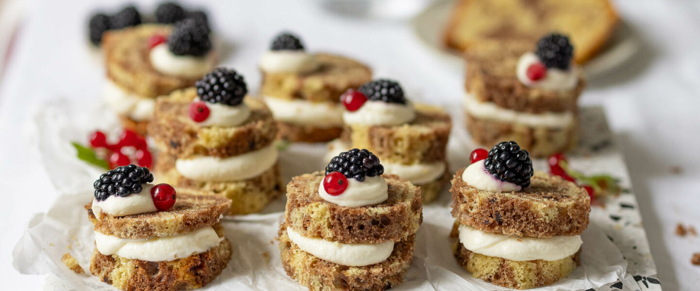 Ölz Marmor Kuchen "Teabites" mit Vanillecreme & Brombeeren