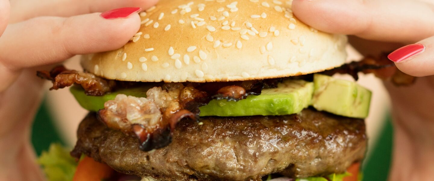 Gusto_ÖLZ Burger Buns mit Avocado Speck_2017_1440x600_RGB72dpi