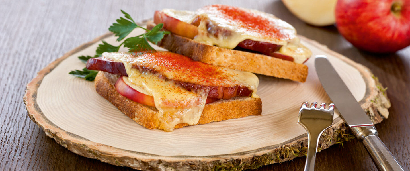 Ölz Mehrkorn Toast Geselchtes mit Äpfel und mit Käse überbacken