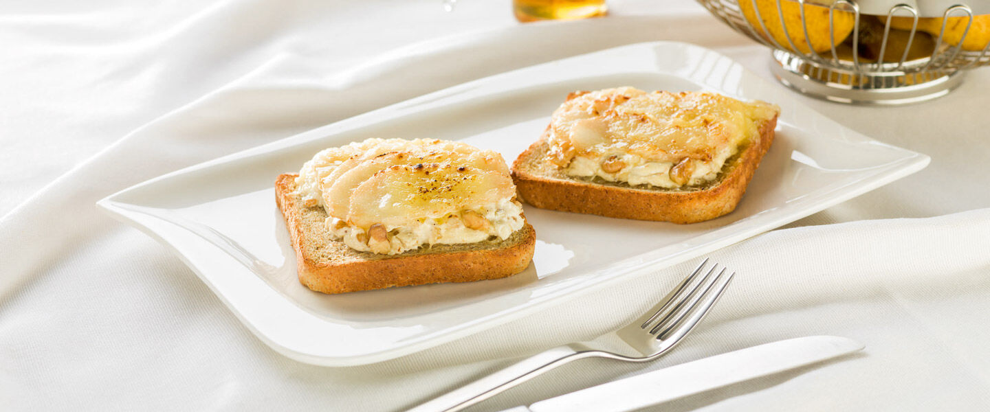Ölz Mehrkorn Toast-Gratin mit Birne, Walnüssen & Bergkäse