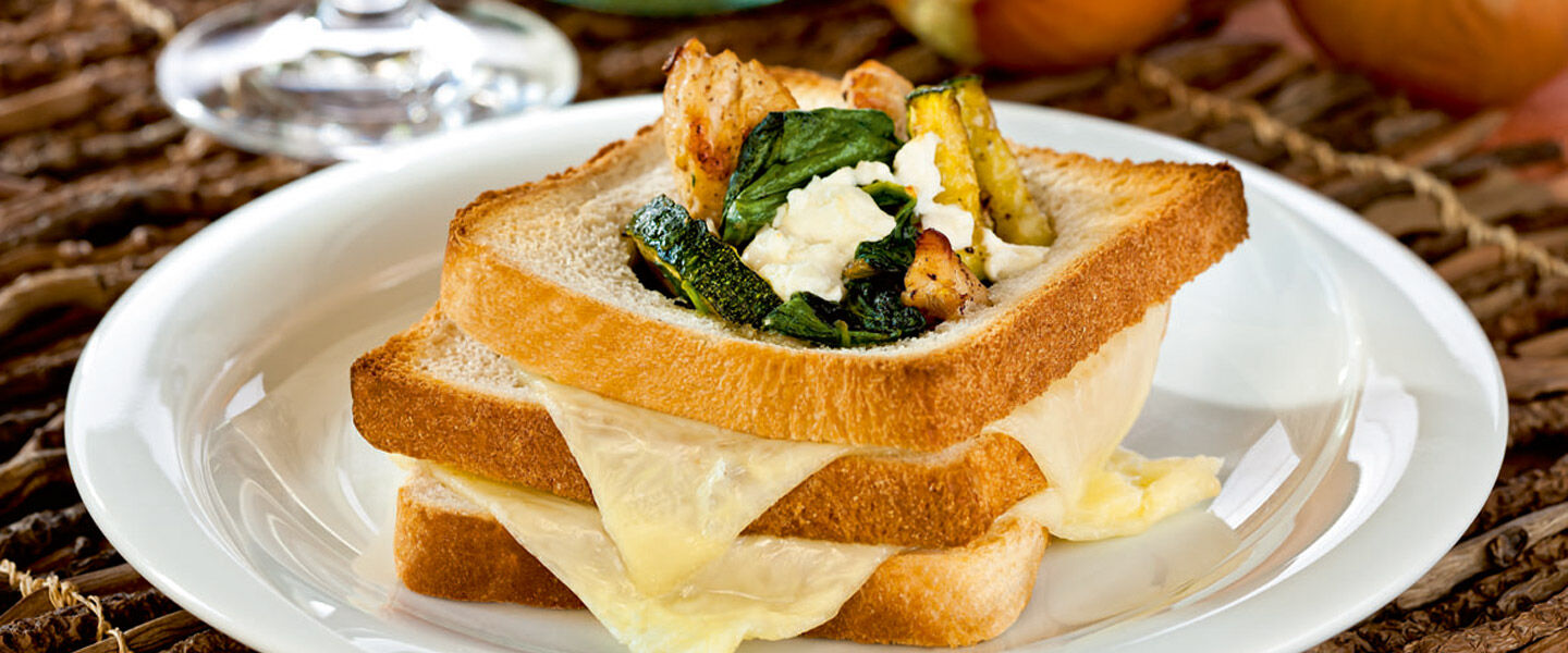 Ölz Butter Toast Gemüse-Feta-Huhn-Toasttürmchen