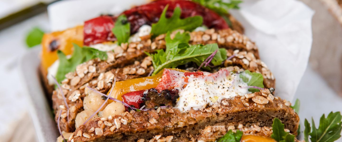 Ölz Dinkelbrot mit mediterranem Grillgemüse & Burrata