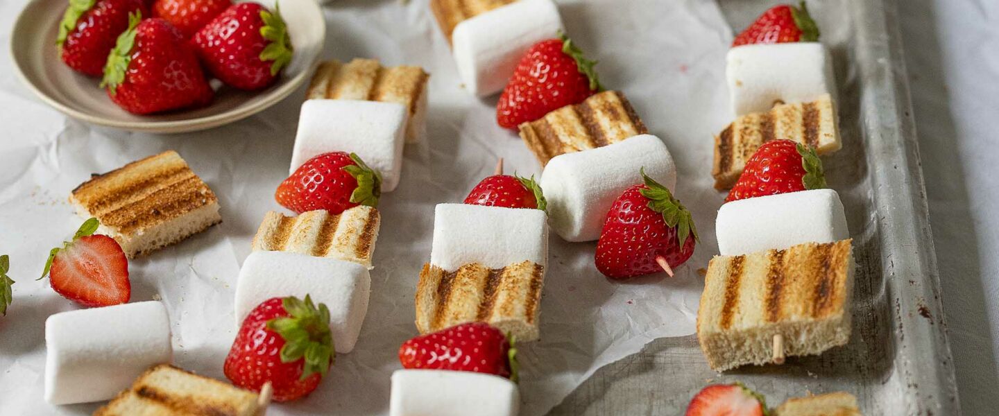 Ölz Riesen Toast "Grillsticks" mit Marshmallow & Erdbeeren