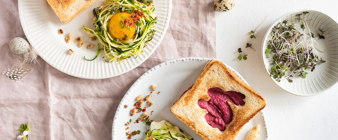 Ölz Butter Toast mit Zoodles & pochiertem Ei
