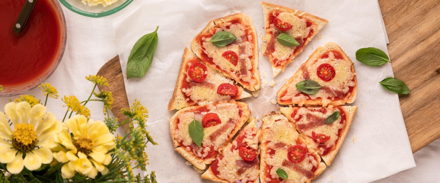 Ölz Butter Toast-Pizza mit Tomate & Käse