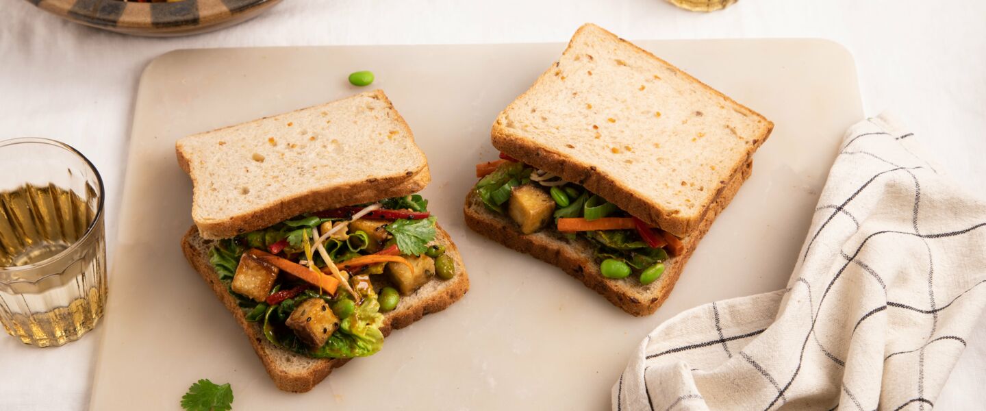 Ölz Protein Soft Sandwich mit Thai Tofu Salat
