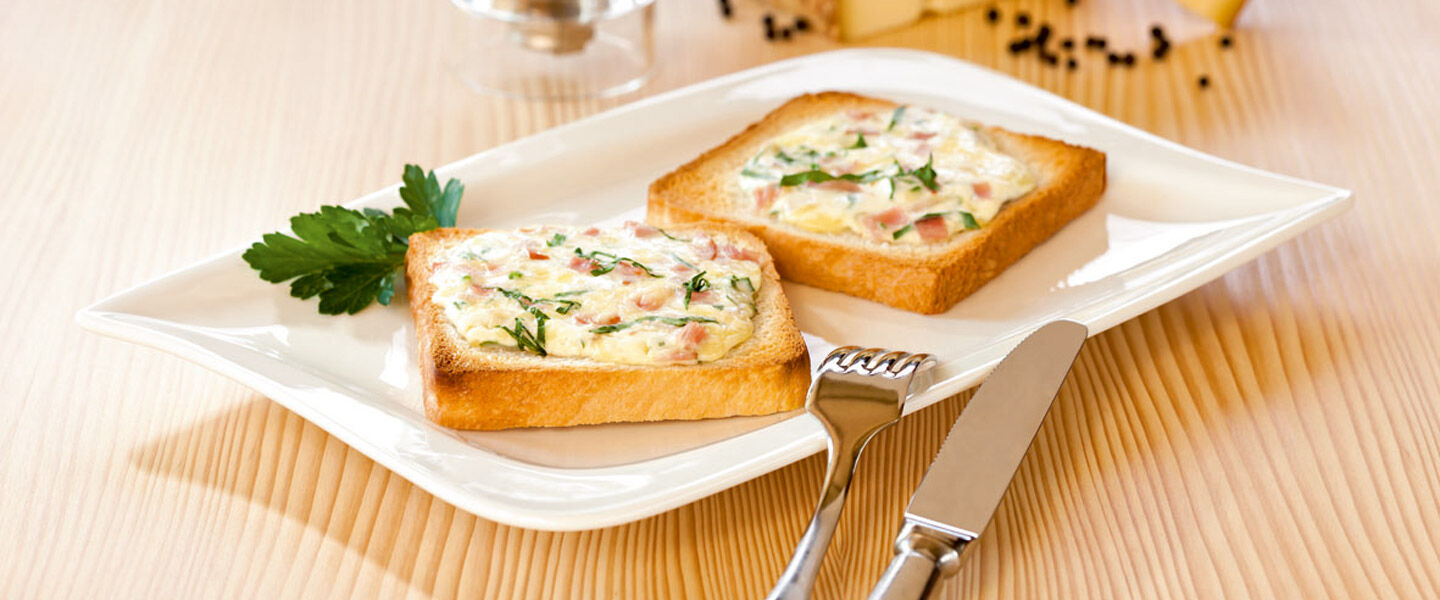 Ölz Butter Toast mit Schinken, Sauerrahm & Crème Fraîche
