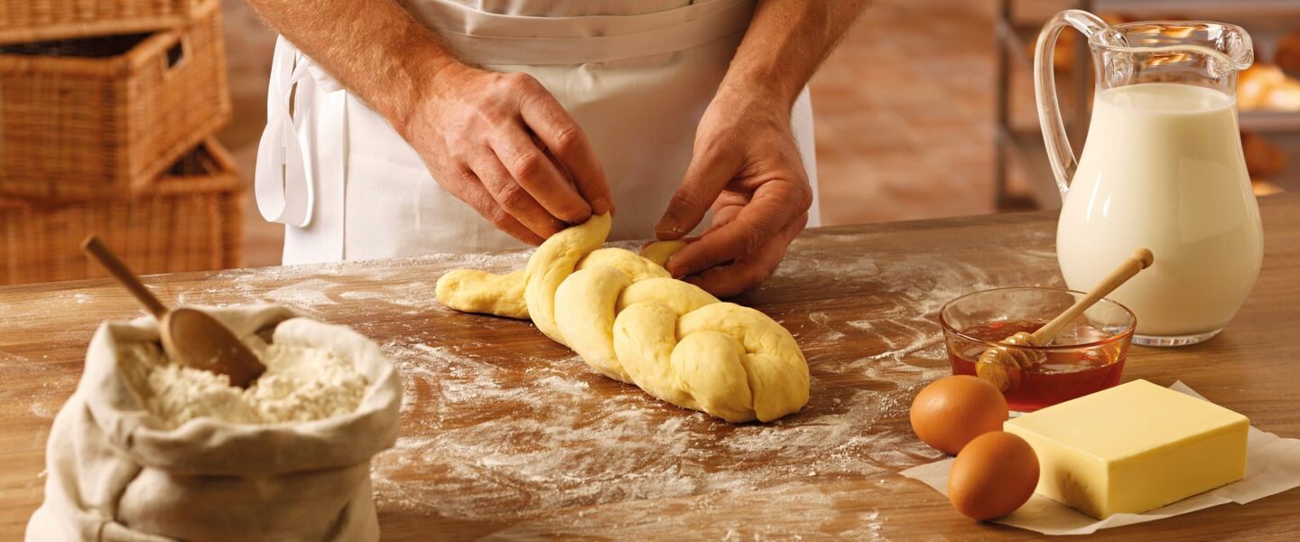 Ölz Meisterbäcker von Hand zopfen vorne