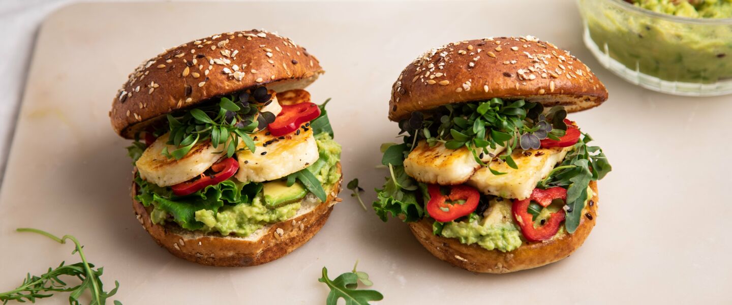 Ölz Laugen Burger Brötle mit gegrilltem Halloumi