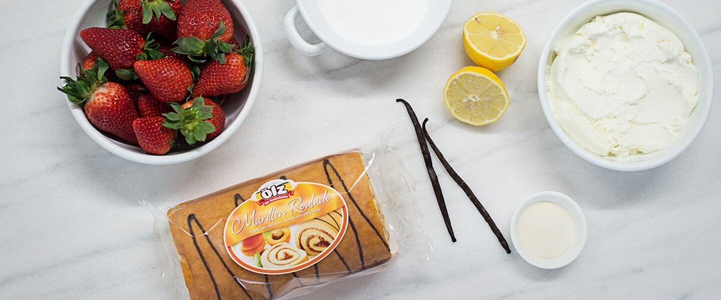 Ölz Marillen Roulade als Charlotte mit Erdbeer Creme