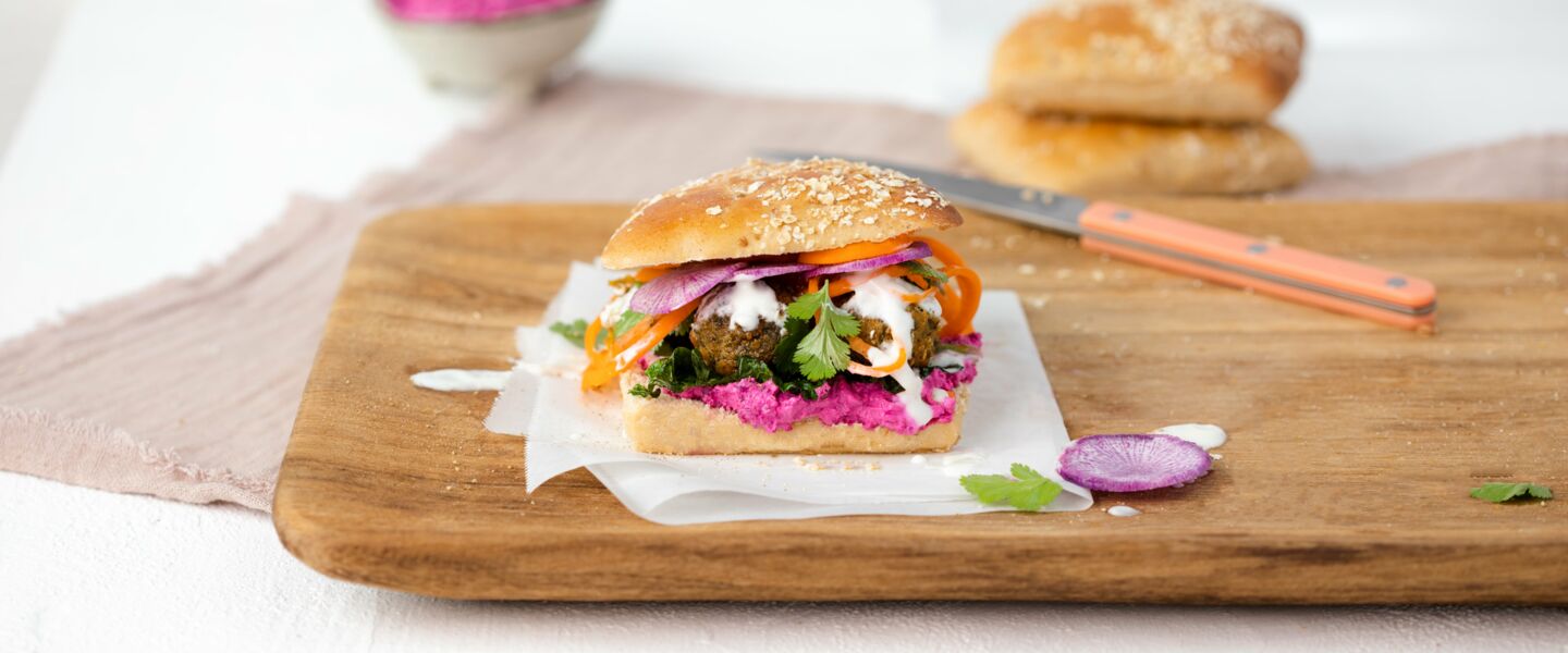 Ölz Hafer Sandwich Brötle mit Falafel & Rote Rüben