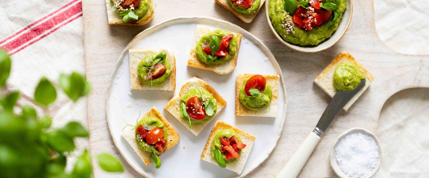 Ölz Butter Toast "Guacamole Toastadas" mit Tomaten