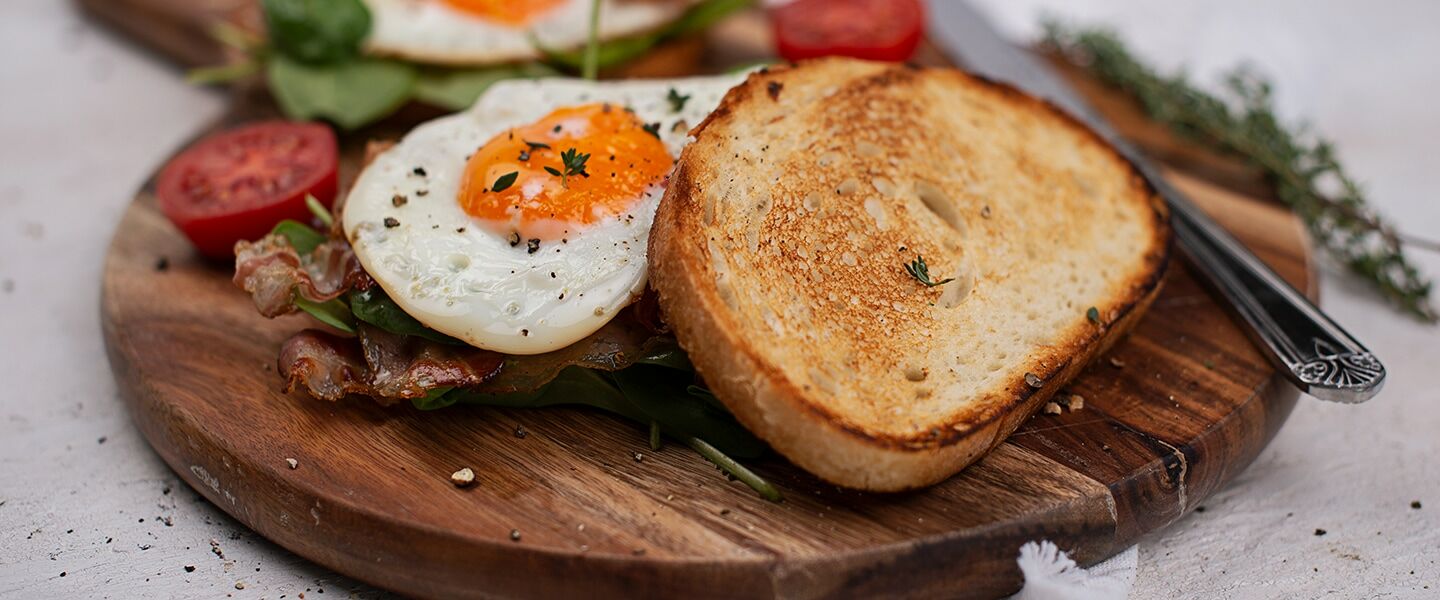 Ölz Weißbrot mit Spinat, Speck und Ei