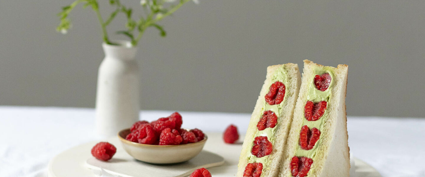 Ölz Super Soft Sandwich "Japanese Sandwich" mit Matchacreme & frischen Himbeeren