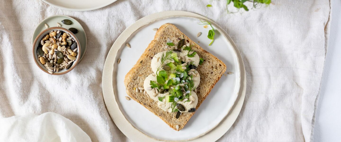 Ölz Körner Soft Sandwich mit veganem Cashew-Frischkäse