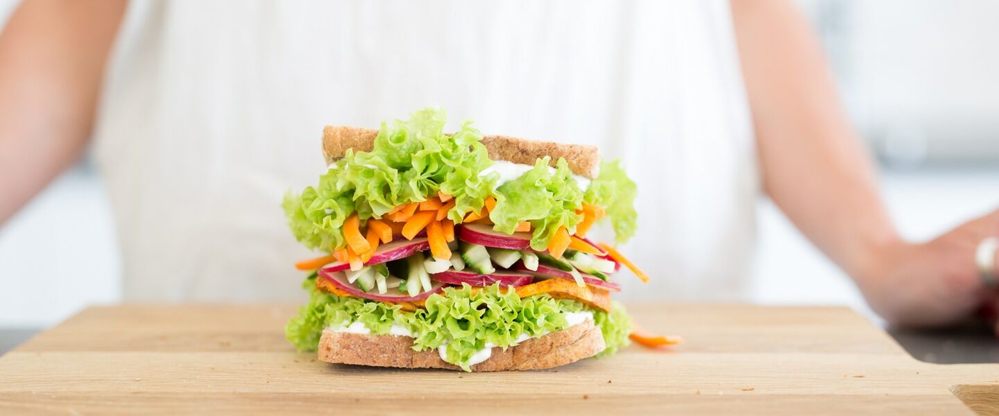 Ölz Vollkorn Soft Sandwich als Rainbow Sandwich Picknick