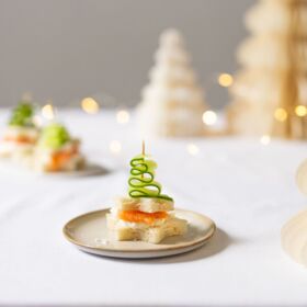 Ölz Super Soft Sandwich "Weihnachtsbaum" mit Frischkäse, Gurke & Räucherlachs