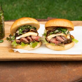 Vatertags  Steakburger_Foto_Hoch (2)-min Vatertags  Steakburger_Foto_Hoch (2)-min