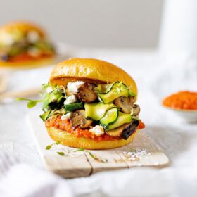 Oelz_Brioche Burger Brötle gegrilltes Gemüse und Hirtenkäse Oelz_Brioche Burger Brötle gegrilltes Gemüse und Hirtenkäse