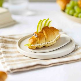 Ölz Mini Butter Croissant-Krokodil mit Frischkäse & Apfel