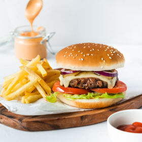 Ölz Maxi Burger Brötle mit Rindfleisch Patty & Pommes Ölz Maxi Burger Brötle mit Rindfleisch Patty & Pommes