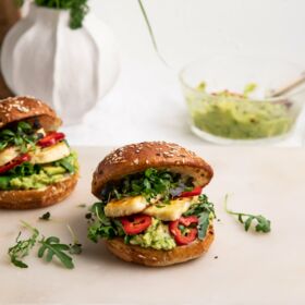 Ölz Laugen Burger Brötle mit gegrilltem Halloumi
