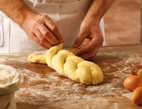 Ölz Meisterbäcker von Hand zopfen vorne