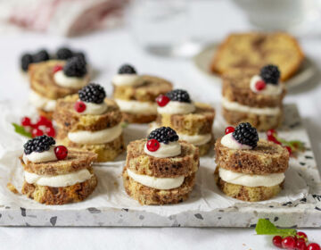 Ölz Marmor Kuchen "Teabites" mit Vanillecreme & Brombeeren