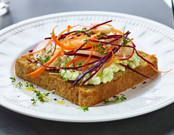 Ölz Mehrkorn Toast mit Frischkäse, Karotten und Apfel