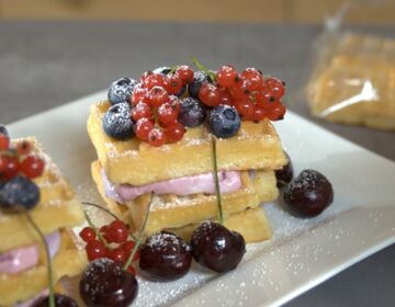 Ölz Frischeiwaffeln mit Kirsch, Topfen, Joghurt Creme