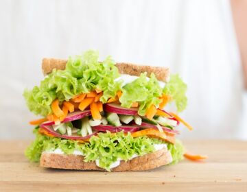 Ölz Vollkorn Soft Sandwich als Rainbow Sandwich Picknick