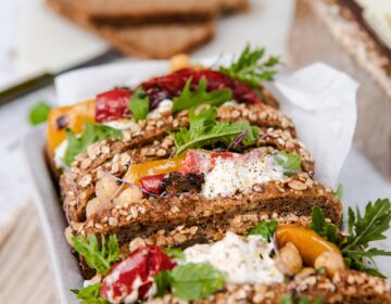 Ölz Dinkel-Vollkornbrot mit mediterranem Gemüse