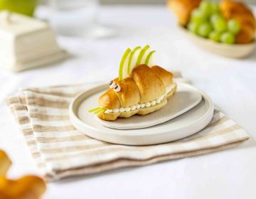 Ölz Mini Butter Croissant-Krokodil mit Frischkäse & Apfel