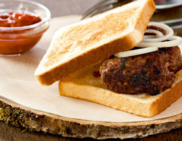Ölz Butter Toast Cevapcici auf Toast Zwischenmahlzeit