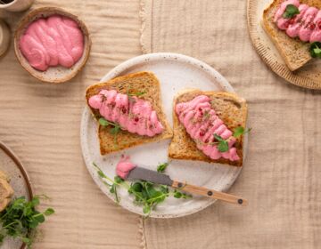 Ölz Mehrkorn Toast mit Rote Rüben-Ricotta Topping