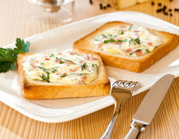 Ölz Butter Toast mit Schinken, Sauerrahm & Crème Fraîche