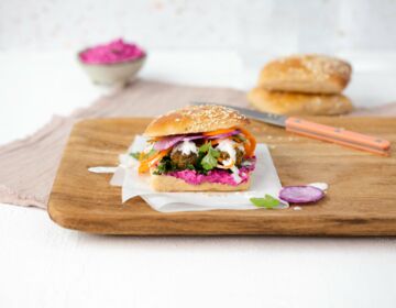 Ölz Hafer Sandwich Brötle mit Falafel & Rote Rüben