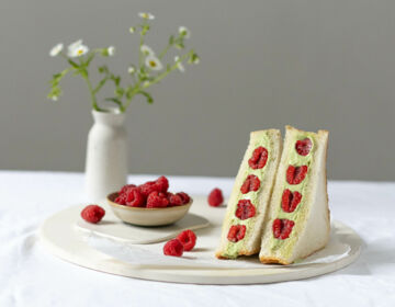 Ölz Super Soft Sandwich "Japanese Sandwich" mit Matchacreme & frischen Himbeeren