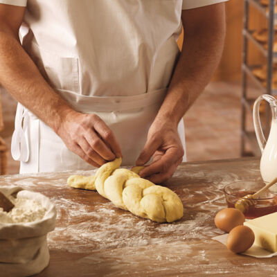 Ölz Butter Plait with Honey in the Bakery