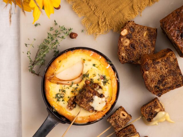 Ölz Früchtebrot am Spieß mit gebackenem Käse - Rudolf Ölz Meisterbäcker ... Ölz Früchtebrot am Spieß mit gebackenem Käse - Rudolf Ölz Meisterbäcker ...